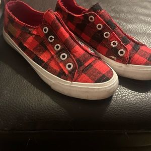 Size 8 buffalo plaid sneakers (women’s )